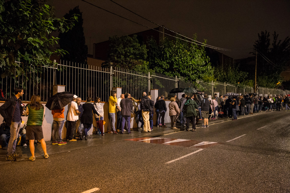 Celebration of the illegal referendum of Catalonia the 1th October. People have come to schools early at 5:30 am to keep the police from closing the school before voting starts. Long queues have built up at the door until the school has opened at 9:00 am. The first two hours in the morning there have been many informatic problems with the application to count the votes. People expected frustrated thinking that they could not vote. While in some schools of Barcelona and Sant Julià de Ramis there have been police charges, in Mataró people were voting under the threat of receiving a visit from the Civil Guard or the National Police and closing the schools. The Thos i Codina Institute of Mataró has organized activities in the afternoon to gather people and avoid closure. Finally, in the city of Mataró, no ballot boxes have been requisitioned and the final count has been made, with a 90.1% vote in favor of Catalonia's independence. Photo: Eva Parey/4SEE.