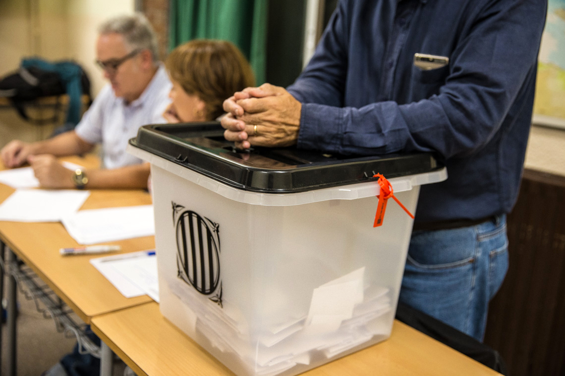 Celebration of the illegal referendum of Catalonia the 1th October. People have come to schools early at 5:30 am to keep the police from closing the school before voting starts. Long queues have built up at the door until the school has opened at 9:00 am. The first two hours in the morning there have been many informatic problems with the application to count the votes. People expected frustrated thinking that they could not vote. While in some schools of Barcelona and Sant Julià de Ramis there have been police charges, in Mataró people were voting under the threat of receiving a visit from the Civil Guard or the National Police and closing the schools. The Thos i Codina Institute of Mataró has organized activities in the afternoon to gather people and avoid closure. Finally, in the city of Mataró, no ballot boxes have been requisitioned and the final count has been made, with a 90.1% vote in favor of Catalonia's independence. Photo: Eva Parey/4SEE.