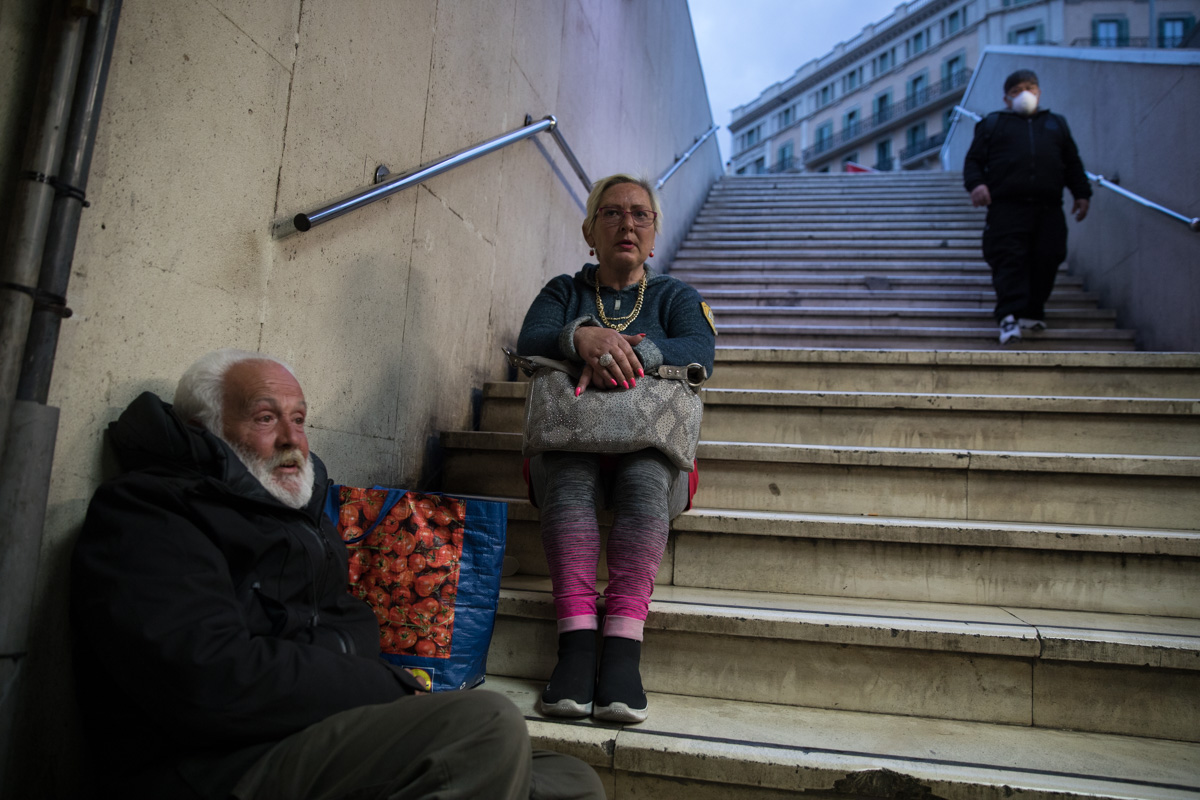 Homeless from Barcelona that has been sleeping on the street for years. During the period of confinement, they do not have a place to settle during the day, so they shelter in the vicinity of the central station. Barcelona, ​​March 24th. Photo by Eva Parey.